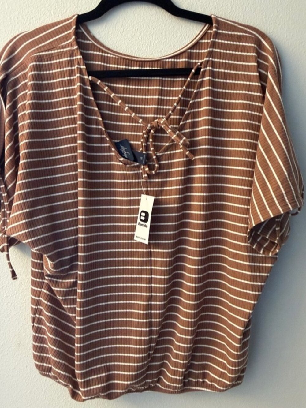 Short Sleeve Top - Picture 2 of 2